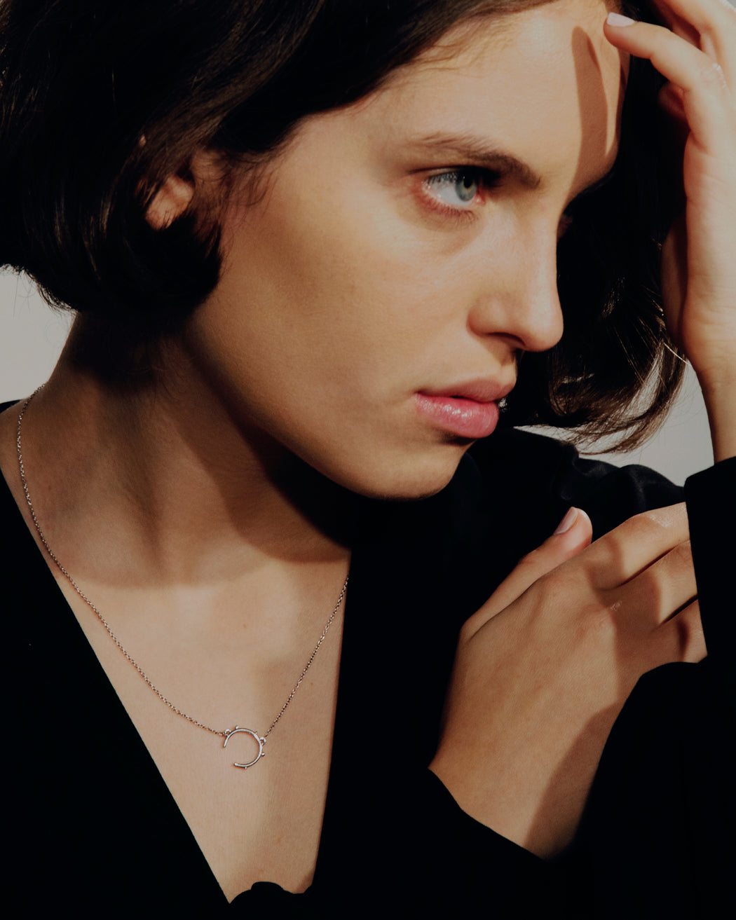 Collier Manoé Deneb en argent 925 rhodié, porté