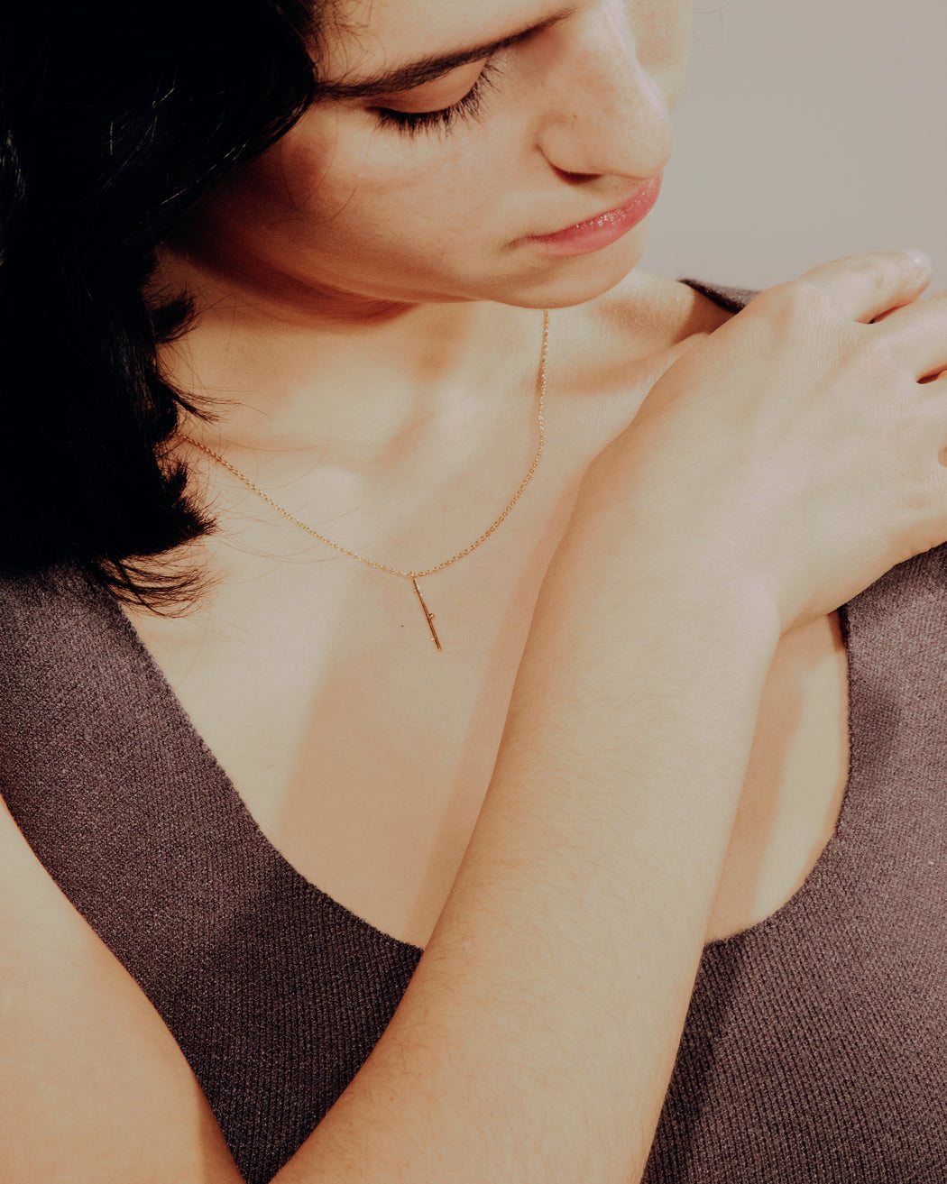 Collier Manoé Naos en argent doré, porté